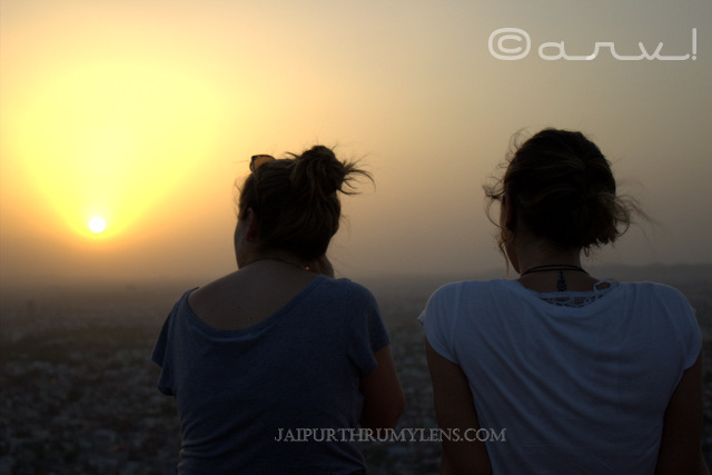 best-sunset-point-jaipur-nahargarh-fort-tourists
