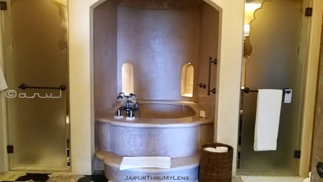 fairmont-jaipur-washroom-bed-room-interior-photo
